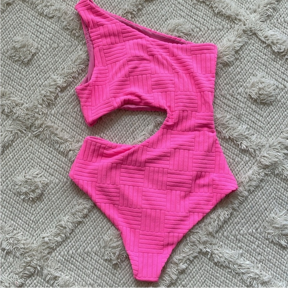 New Beach Riot Celine Cut Out One Piece Swimsuit - Picture 5 of 5